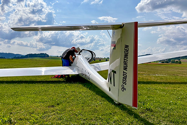 Der Twin Astir der Nürtinger Segelflieger vor dem Start in Reiselfingen